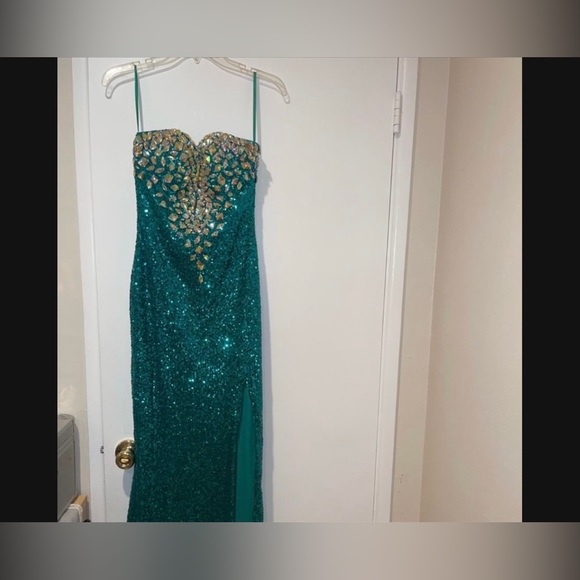 Prom dress - Picture 3 of 3